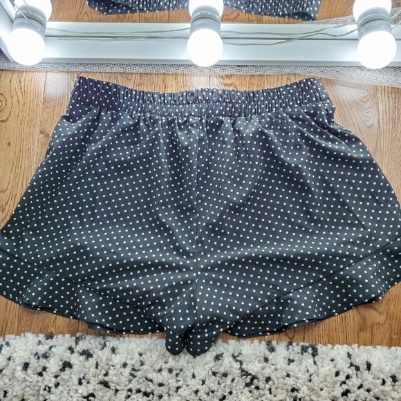 Vintage Poka Dot Black Ruffle Shorts - Picture 5 of 5
